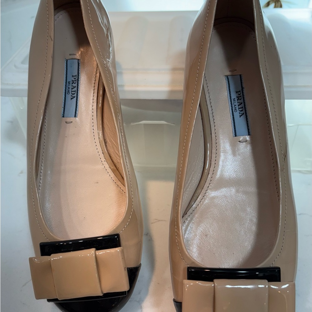 Prada Women's Nude Patent Leather Flats with Black Bow - Picture 2 of 13